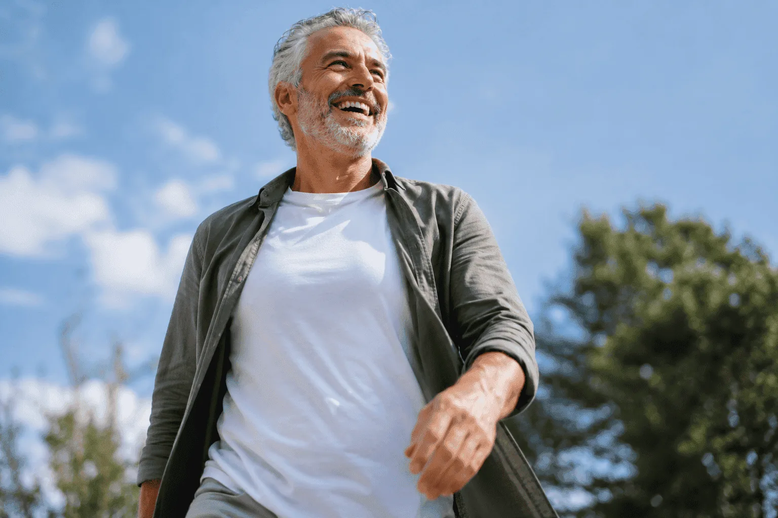 Persona disfrutando una vida sana, acompañada por CICLOS